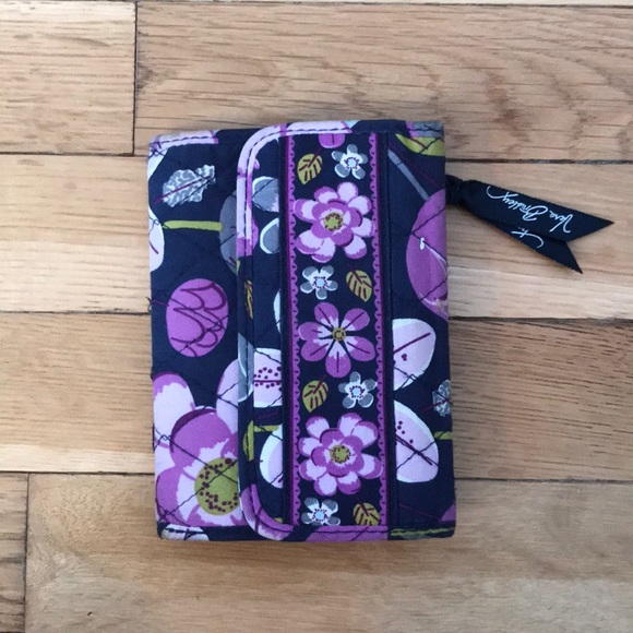Vera Bradley small wallet - Picture 1 of 4